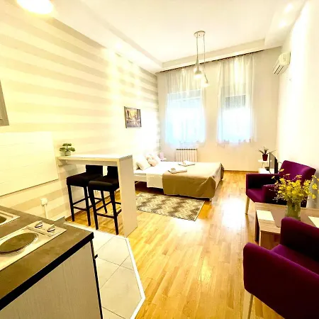 Dora Stan Na Dan Novi Savada Blok A, Parking 5 Evra Dan Apartamento *