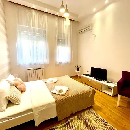 Apartment Dora Stan Na Dan Novi Savada Blok A, Parking 5 Evra Dan